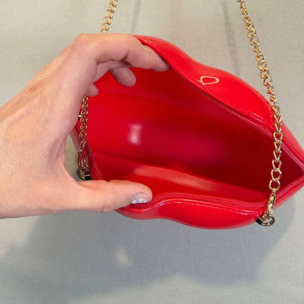 Red Lip Clutch Crossbody Bag Glossy‎ Silicone Novelty Purse Gold Chain